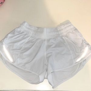 Lululemon Hotty Hots / Size:2 / Length: 2.5”